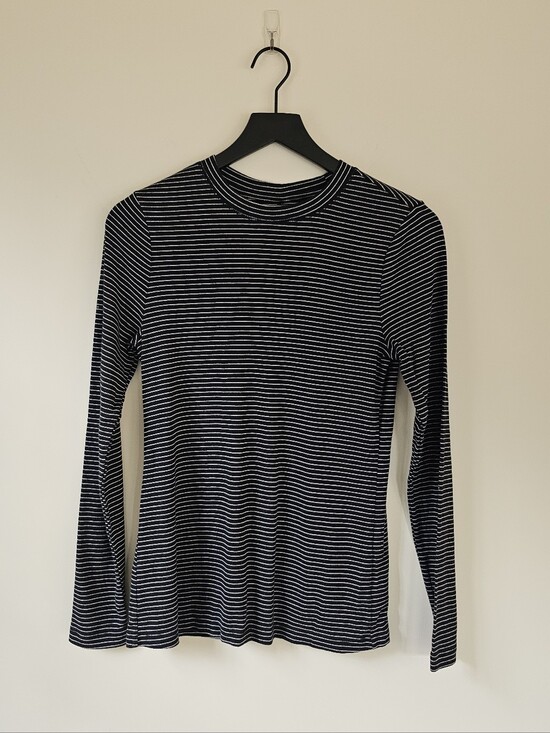Universal Thread Tops - *FINAL PRICE DROP* Universal Thread Black and White Striped Long-Sleeve Crewneck